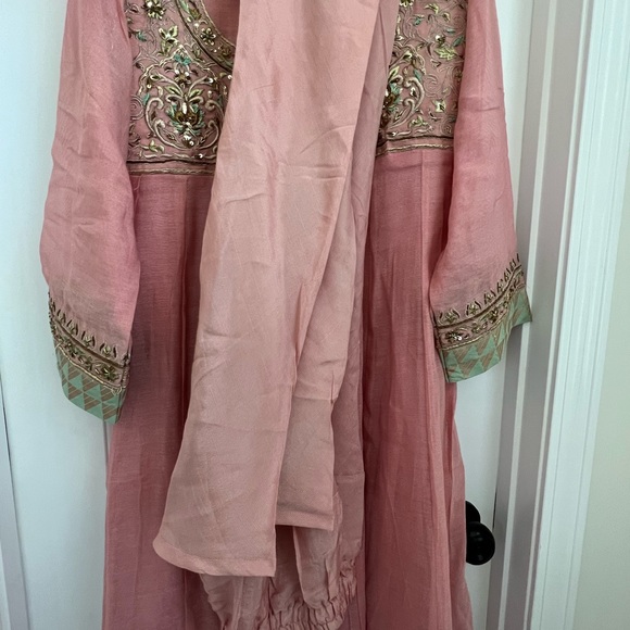 Pakistani branded Peshwas 3 piece - Picture 12 of 12